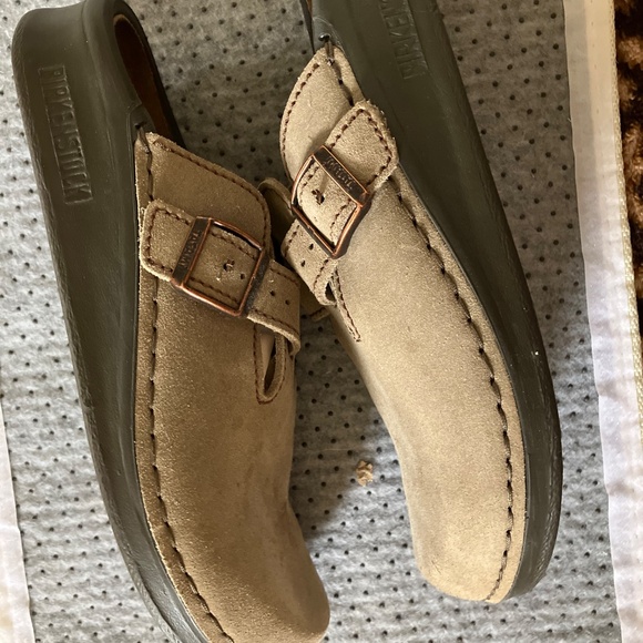 Men\'s size 11 tan suede Birkenstock sandals in box - open back closed toes main image 9